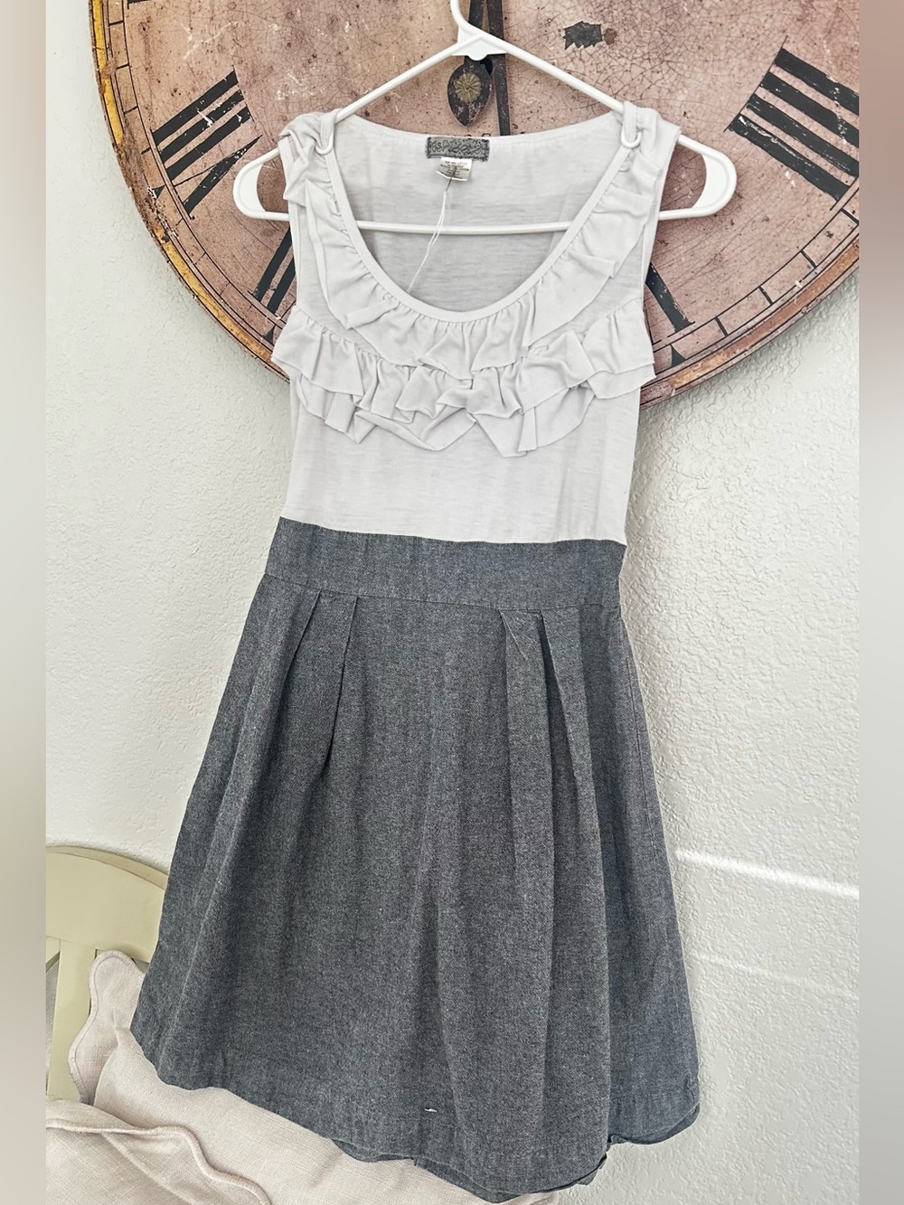 Ruffled Two-Tone Girls' Dress in White and Gray